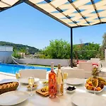 וילה Uezuemlue 2 Bedroom Secluded With Heated Pool Private Pool Hot Tub קלקן
