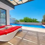 Uezuemlue 2 Bedroom Secluded With Heated Pool Private Pool Hot Tub * קלקן