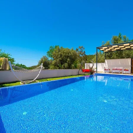 Uezuemlue 2 Bedroom Secluded With Heated Pool Private Pool Hot Tub