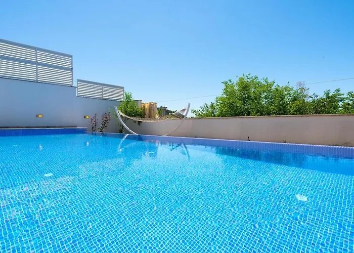 Villa Uezuemlue 2 Bedroom Secluded With Heated Pool Private Pool Hot Tub *