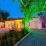 Uezuemlue 2 Bedroom Secluded With Heated Pool Private Pool Hot Tub Vilă Kalkan