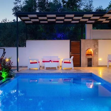 Uezuemlue 2 Bedroom Secluded With Heated Pool Private Pool Hot Tub