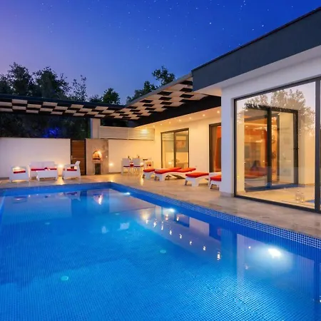 Uezuemlue 2 Bedroom Secluded With Heated Pool Private Pool Hot Tub Vilă Kalkan