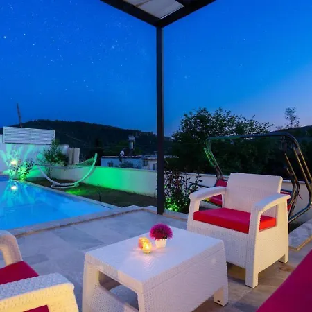 Uezuemlue 2 Bedroom Secluded With Heated Pool Private Pool Hot Tub Vilă